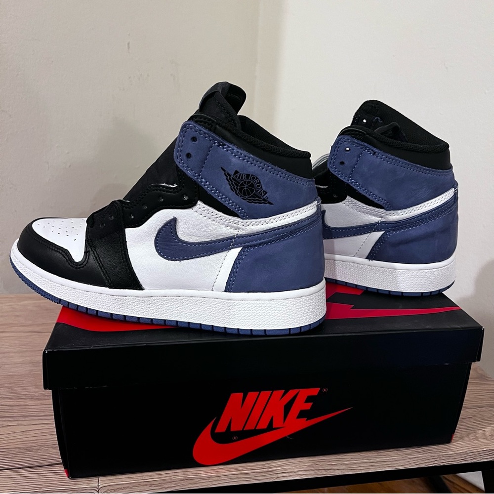 Nike Retro High Jordan 1s - Blue Moon